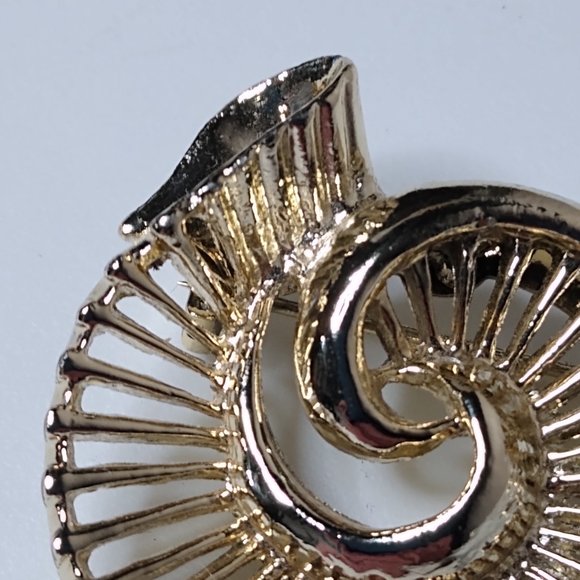 Vintage Metal Nautilus Shell Brooch - Picture 5 of 14